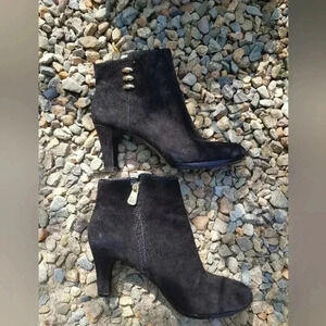 Anne Klein black faux suede heels